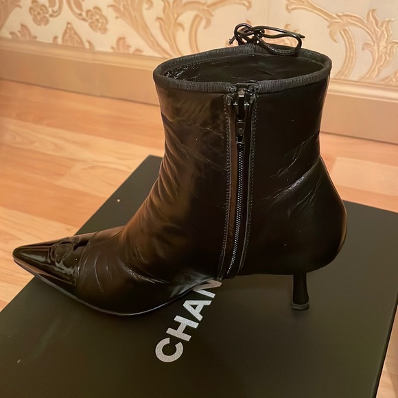 Gorgeous Chanel booties size 9 - Picture 3 of 7